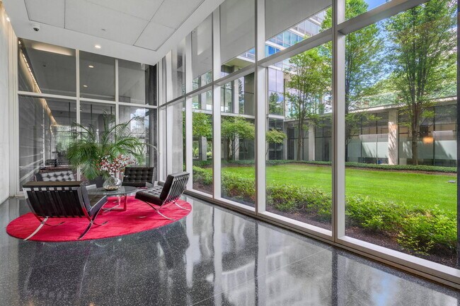 Foto del edificio - 9715 Woods Dr
