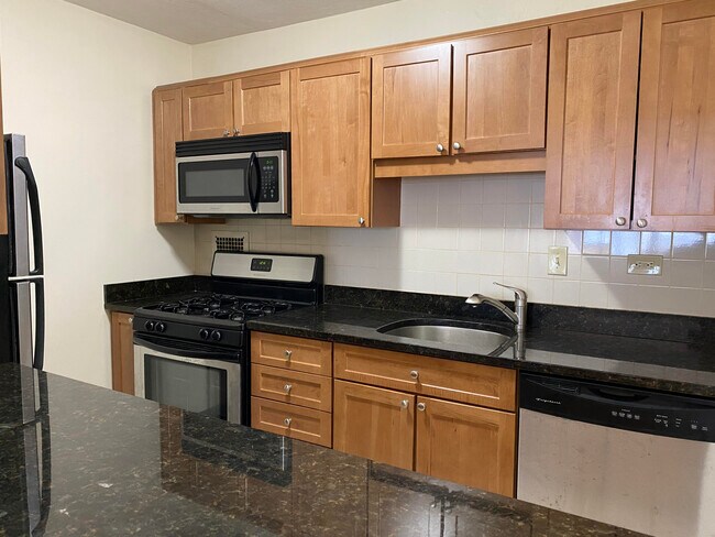 Foto del edificio - 8 Whittier Pl