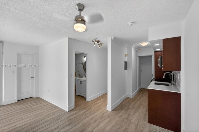 Building Photo - 1255 Collins Ave