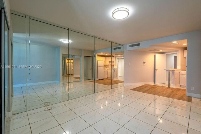 Building Photo - 5401 Collins Ave
