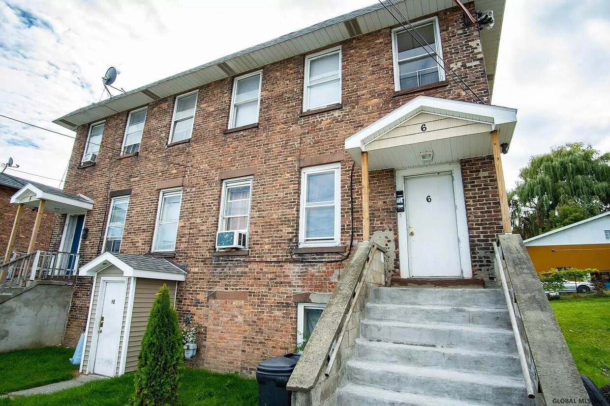 Primary Photo - 1-8 Essex St