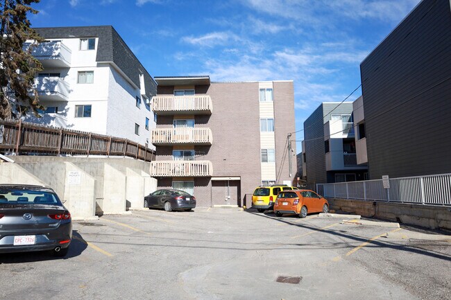 Photo du bâtiment - Bridgeland Hillside Apartments
