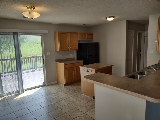 Foto del edificio - Cute and Spacious 3 Bedroom, 2.5 Bath home...