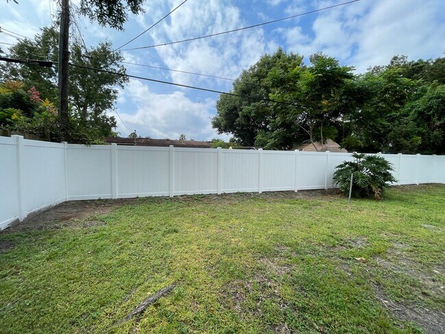 Building Photo - STUNNING 3 Bedroom, 1 Bathroom Home in Orl...