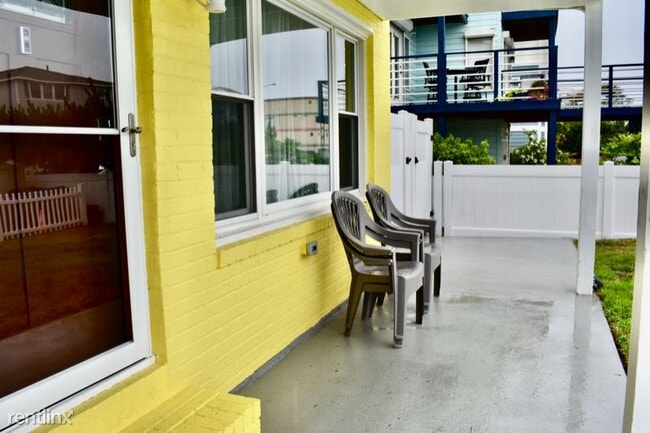 Building Photo - 4 br, 2.5 bath Townhome - 4615 Ocean View Ave
