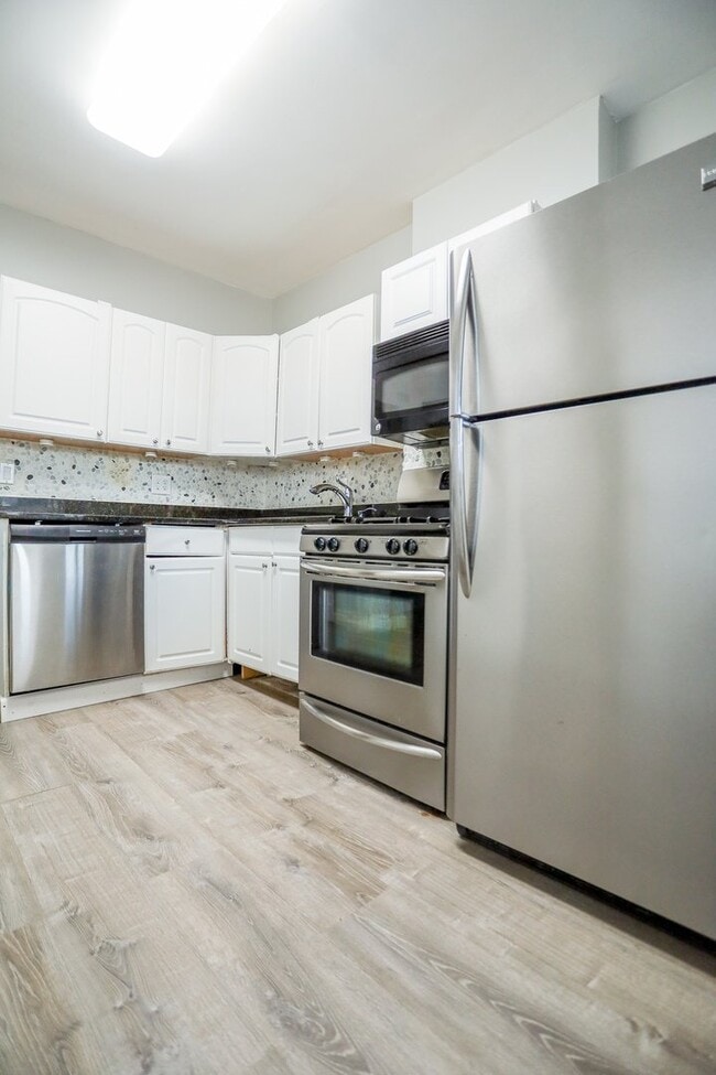 Photo - 3556 N Wilton Ave Apartment