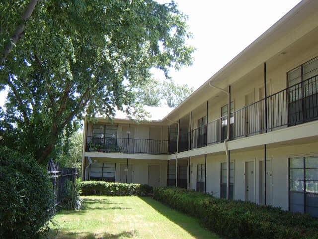 Foto del edificio - Arlington Central Apartments