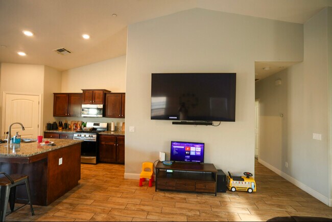 Foto del edificio - 1087 S Orangewood Dr