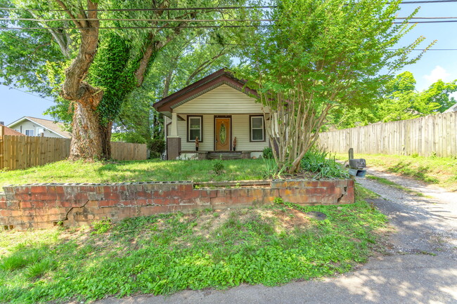 Building Photo - 1811 Fleming St