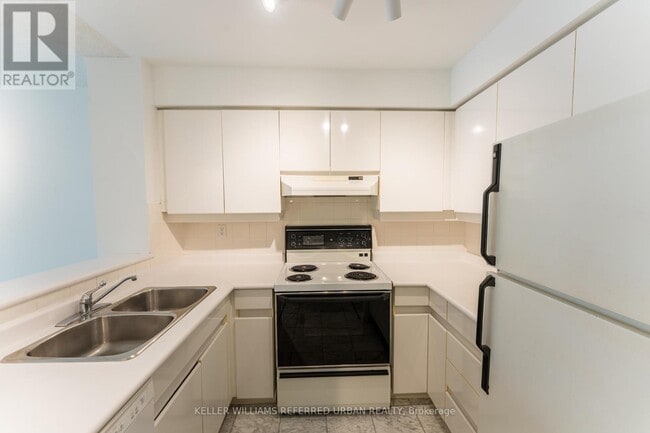 Photo du bâtiment - 942-942 Yonge St