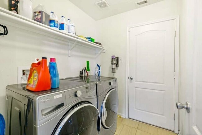 Foto del edificio - 14311 Hickory Stream Ct