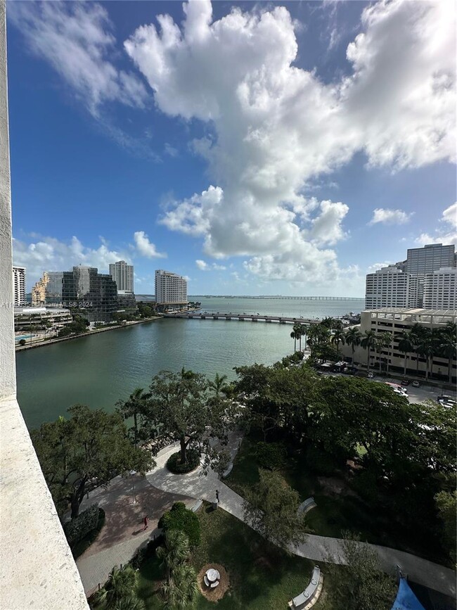 Foto del edificio - 495 Brickell Ave