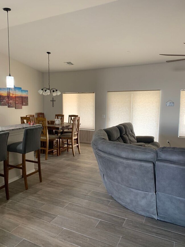 Building Photo - Furnished Winter-Spring 2025-2026 - 4 mont...