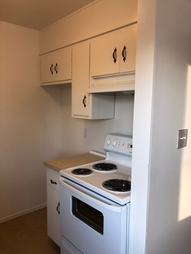 Kitchen - 1771 Sausal St