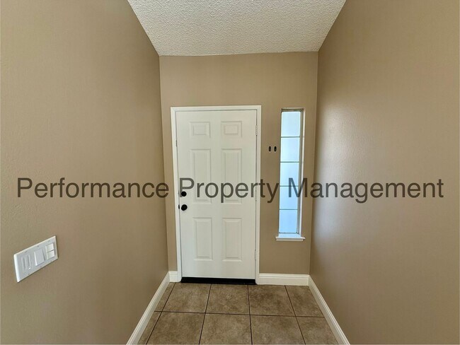 Foto del edificio - Beautiful 3 Bed/2 Bath Home in Fresno w/ RBP & $0 Deposit Option