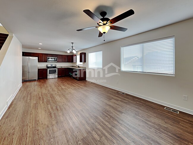 Building Photo - 317 W Willow Creek Dr