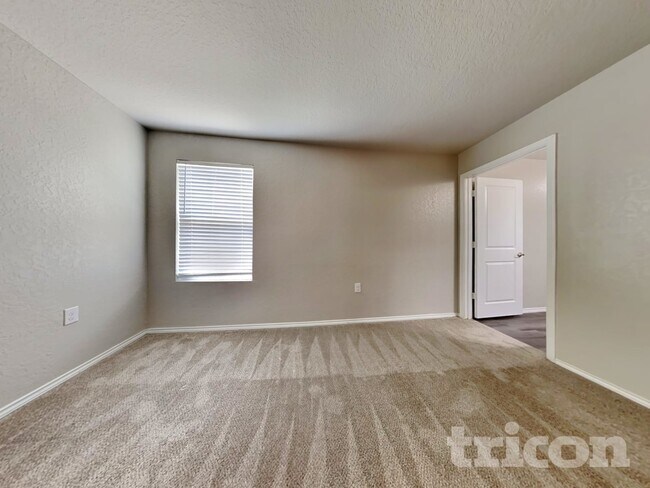 Foto del edificio - 13231 Ashworth Blvd