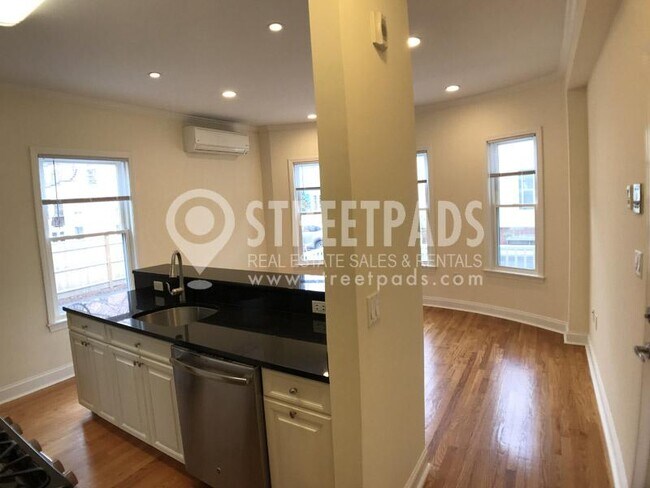 Building Photo - 2 bedroom in Cambridge MA 02138