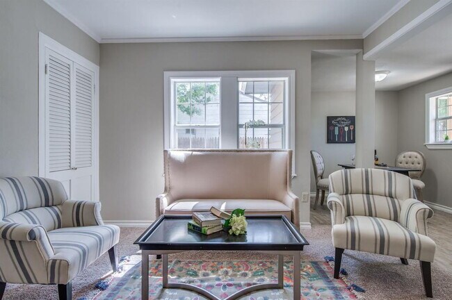 Building Photo - Move in specials available!