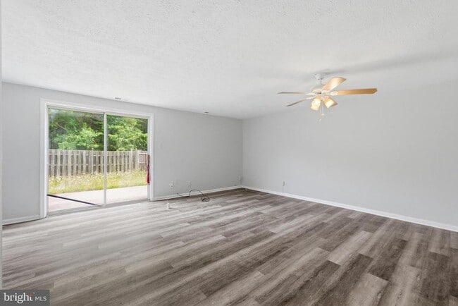 Building Photo - 217 Vista Ct