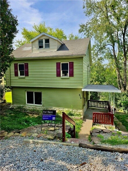 Primary Photo - 915 Glass Run Rd
