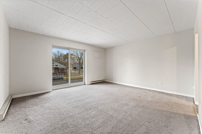 Building Photo - Sun Ray Manor