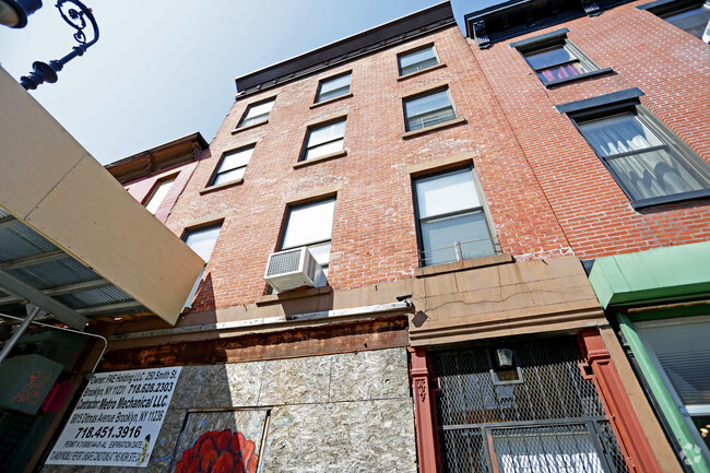 Building Photo - 250 Smith St