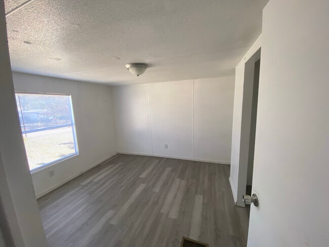 Building Photo - 313 Amy St