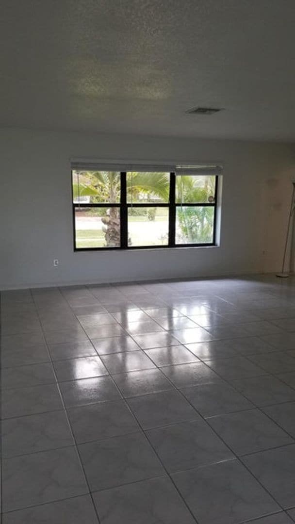 Foto del edificio - 14507 Larkspur Ln