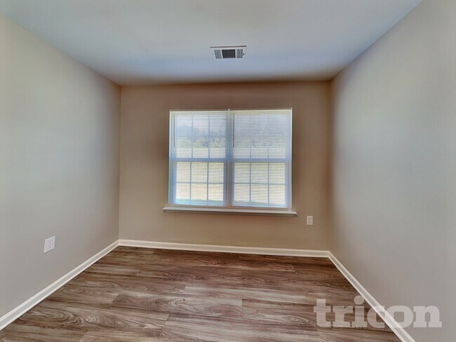 Foto del edificio - 1790 Eastway Dr