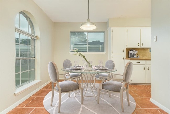 Building Photo - 6607 S Lincoln Dr