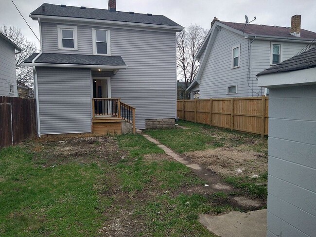 Foto del edificio - 587 S Ogden Ave