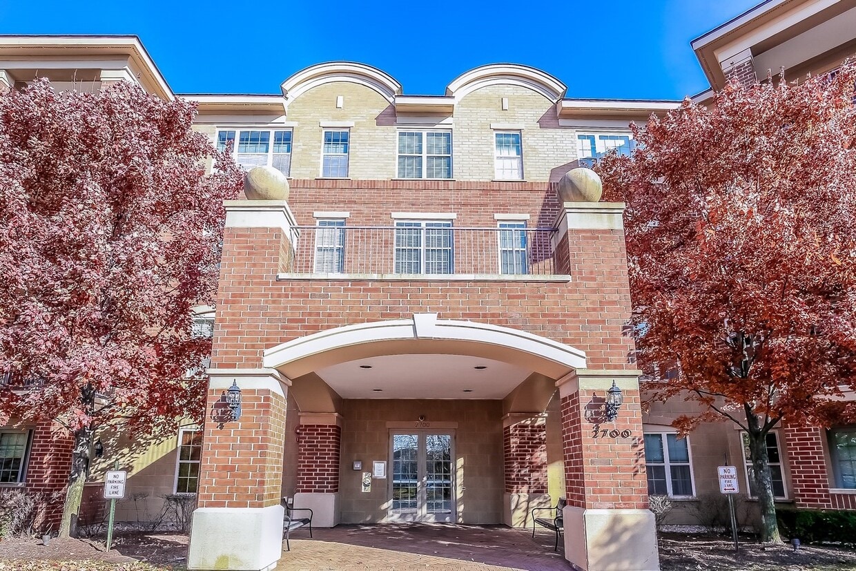 2700 Summit Dr Unit 211, Glenview, IL 60025 Condo for Rent in
