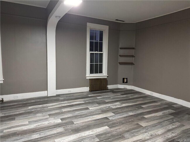 Building Photo - 16 1st St