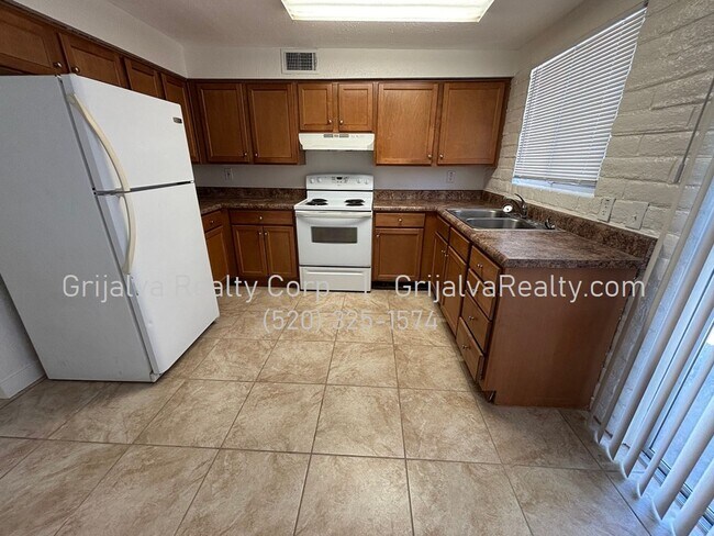 Foto del edificio - 3648 E Blacklidge Dr