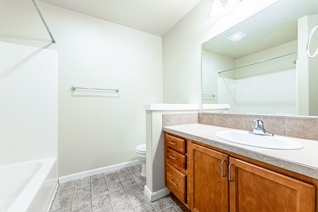 Building Photo - 4032 Aden Pl NE