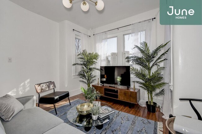 Foto del edificio - ROOM ONLY in 3-bed/2.0-bath Home