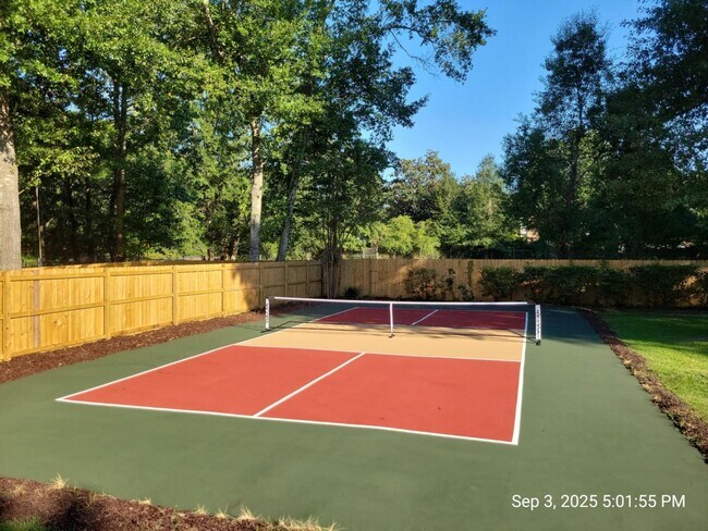 Building Photo - Luxurious Scenic Highway Home with Pool an...