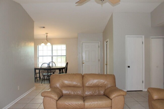 Building Photo - 1429 Deer Haven Ln