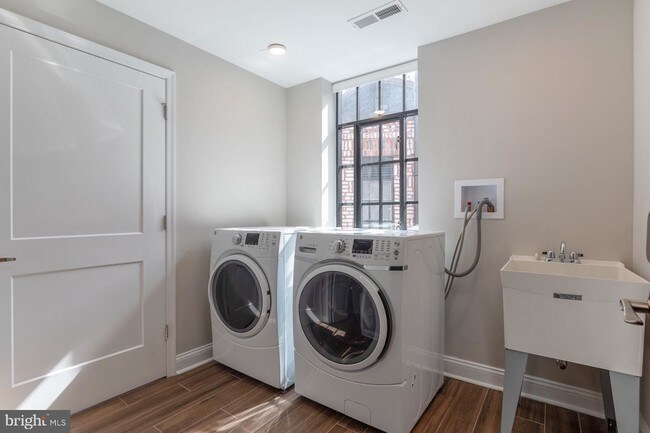 Foto del edificio - 2979 W School House Ln