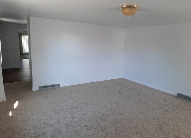 Living Room Pic #2 - 1005 Church St