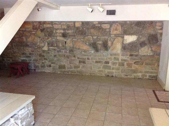 Building Photo - 300 Yonder Dr
