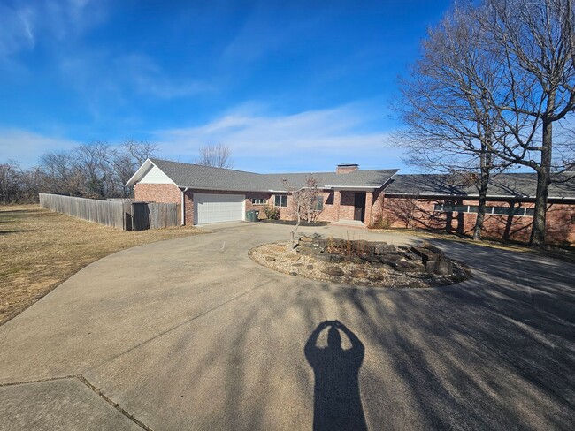 Foto del edificio - Beautiful home on Mt. Sequoyah with pool a...