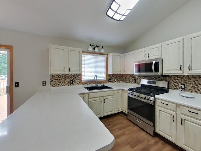Foto del edificio - 6393 Wildwood Way