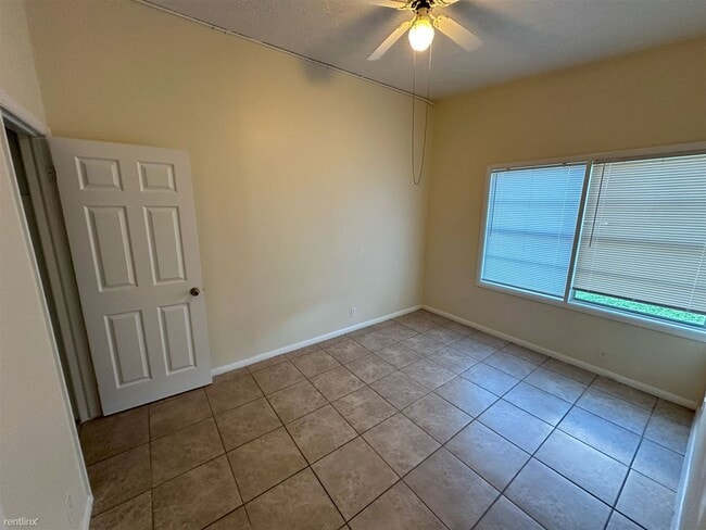 Building Photo - 2 br, 1 bath Duplex - 3419 Holick Ln 3419 ...
