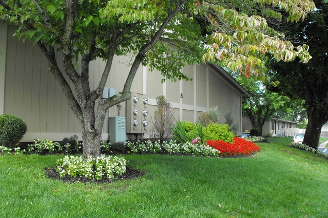 Building Photo - Bellflower Apartments