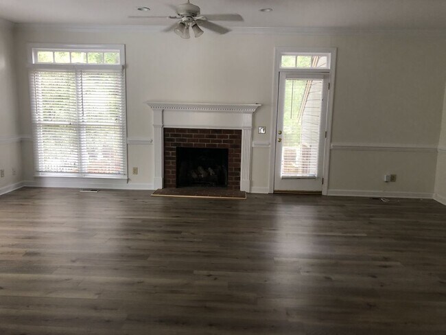 Building Photo - 6109 Shelton Court