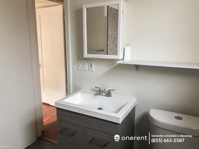 Building Photo - 3 br, 1 bath Duplex - 3707 Laguna Avenue -