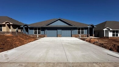 Building Photo - 1701 W Creek Dr