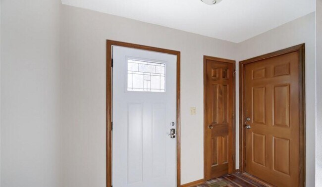 Building Photo - 128 Alpine Dr